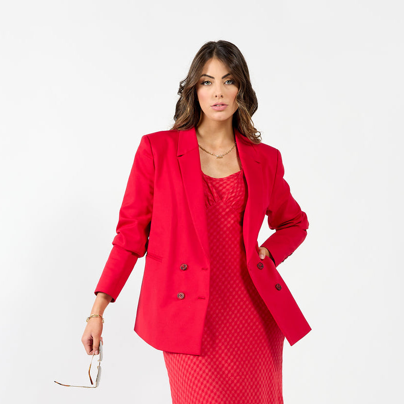 Drama The Label Brianna Blazer in Scarlet, a stylish tailored blazer with a notch lapel and fitted silhouette, shown in vibrant red.
