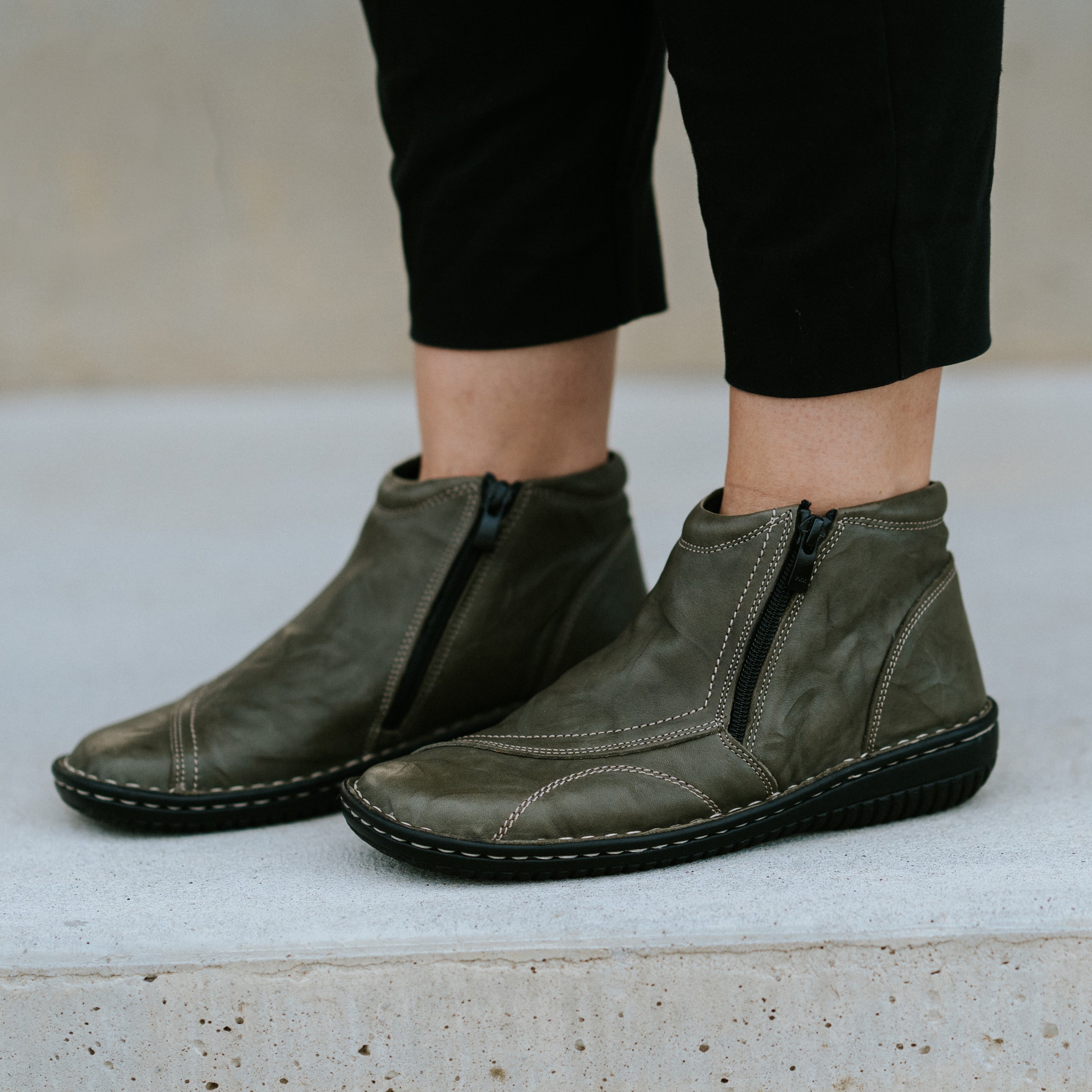 CABELLO 5250-27 Khaki Crinkle Boots featuring a rugged design and textured fabric for stylish outdoor wear.