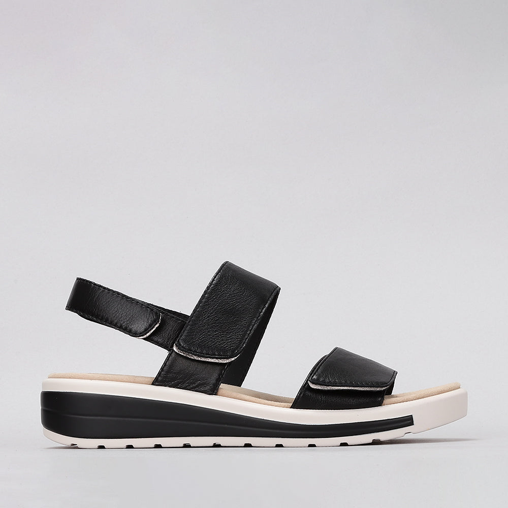 Naked Arches Hanza black sandals with adjustable straps and cushioned soles, featuring a stylish open-toe design.