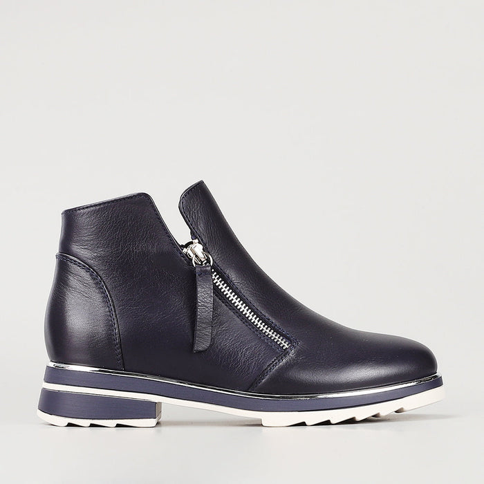 Le Sansa Basel Navy boots featuring a sleek design, navy color, and ankle-high style with laces and a sturdy sole.