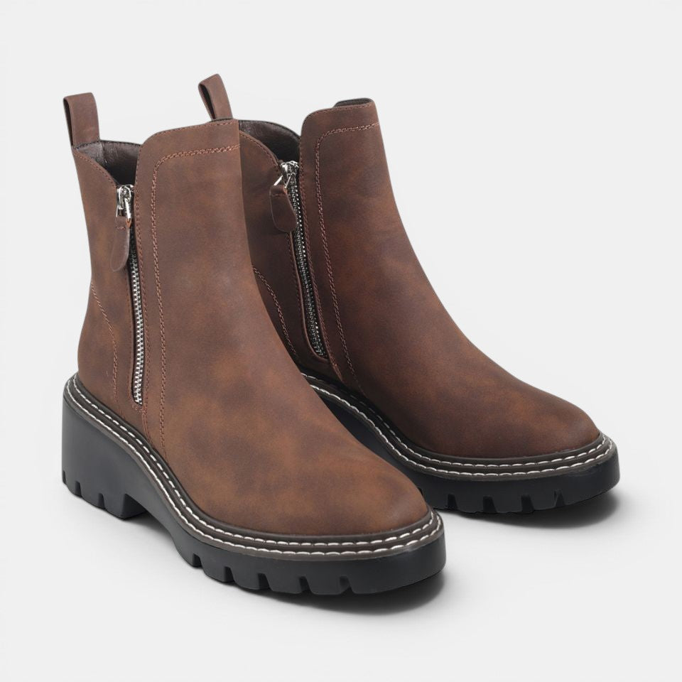 Los Cabos ViAnne DK Brown boots with ankle-high design, stylish leather footwear featuring a sleek silhouette and textured finish.