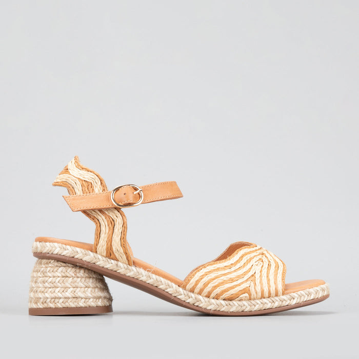 Le Sansa Alys tan and beige sandals with open toes and ankle straps, featuring a stylish and comfortable design.