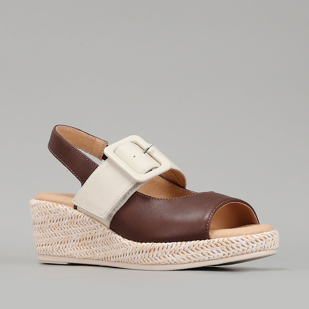 Le Sansa Sansa Parola Chocolate Cream sandals with open toes and strap design, showcasing comfortable footwear style.