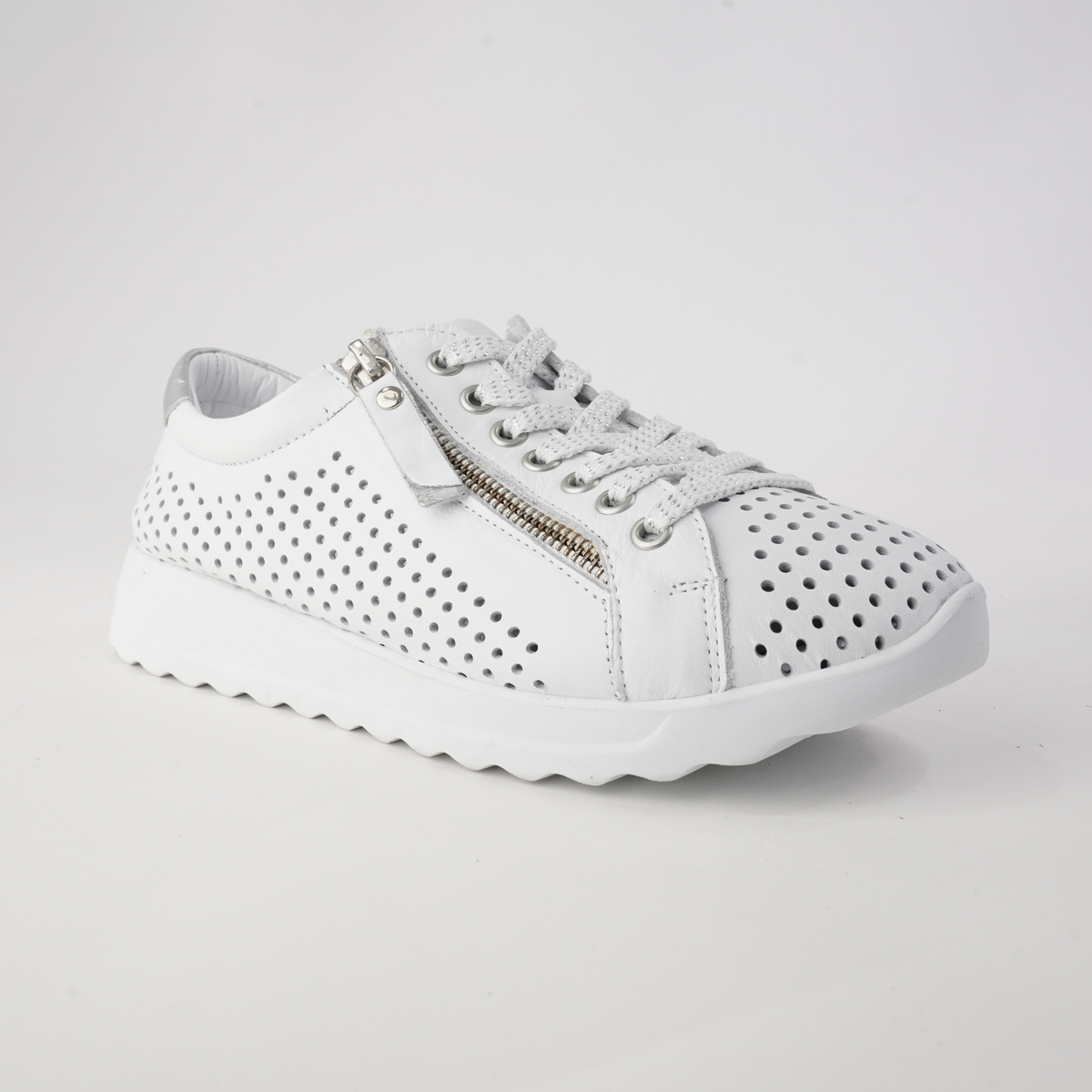 White Cabello EG256 sneakers with stylish design and laces, shown from a side view on a plain background.