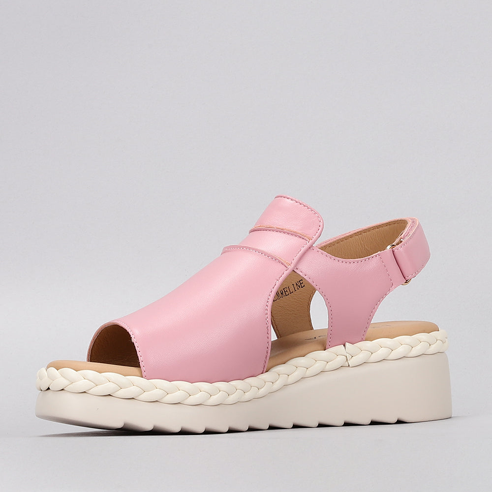 Le Sansa Emmeline baby pink sandals with open toes and ankle straps, perfect for little girls' casual summer wear.