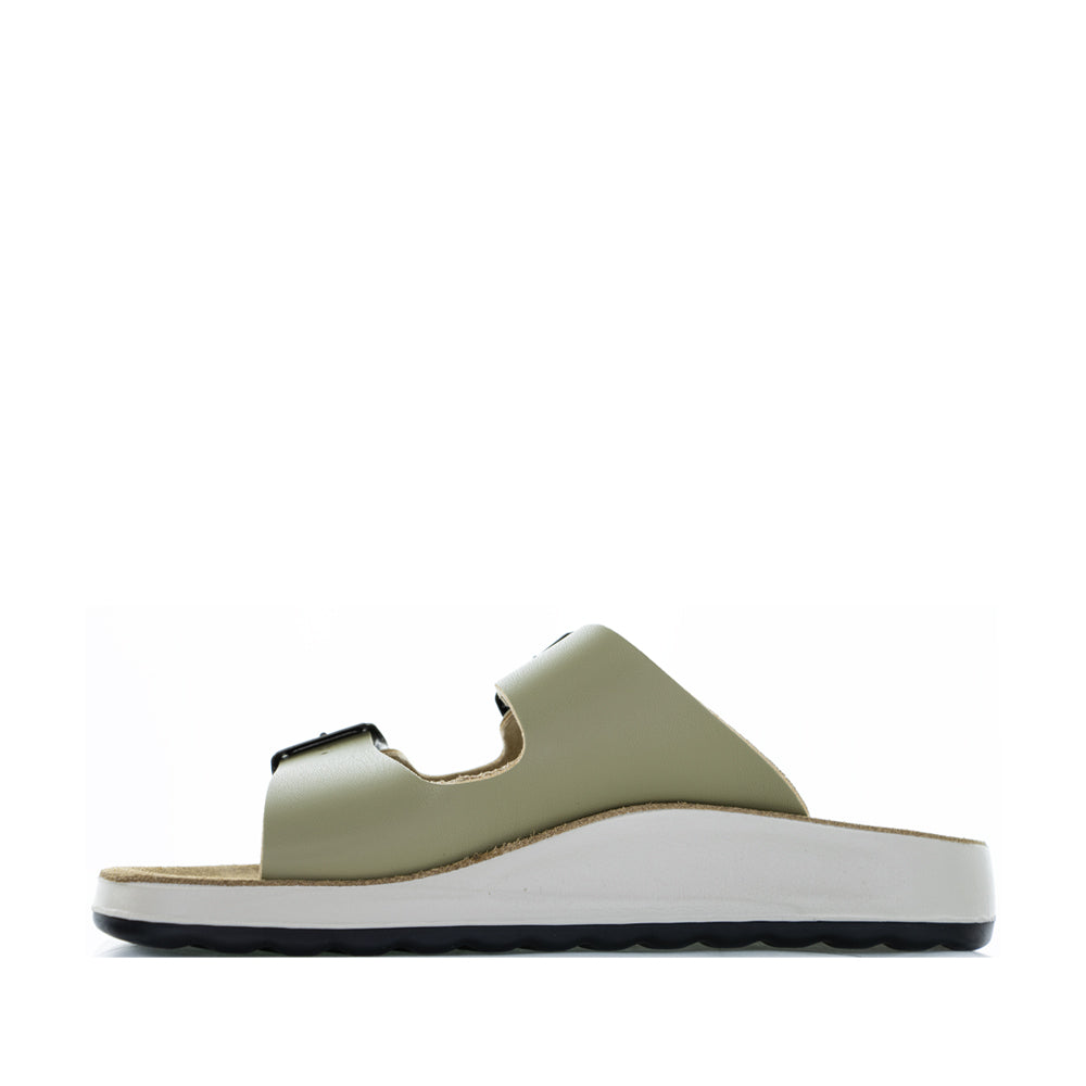 Fly Flot flats in light green with 77G64 2C style, featuring a comfortable slip-on design and smooth leather upper.