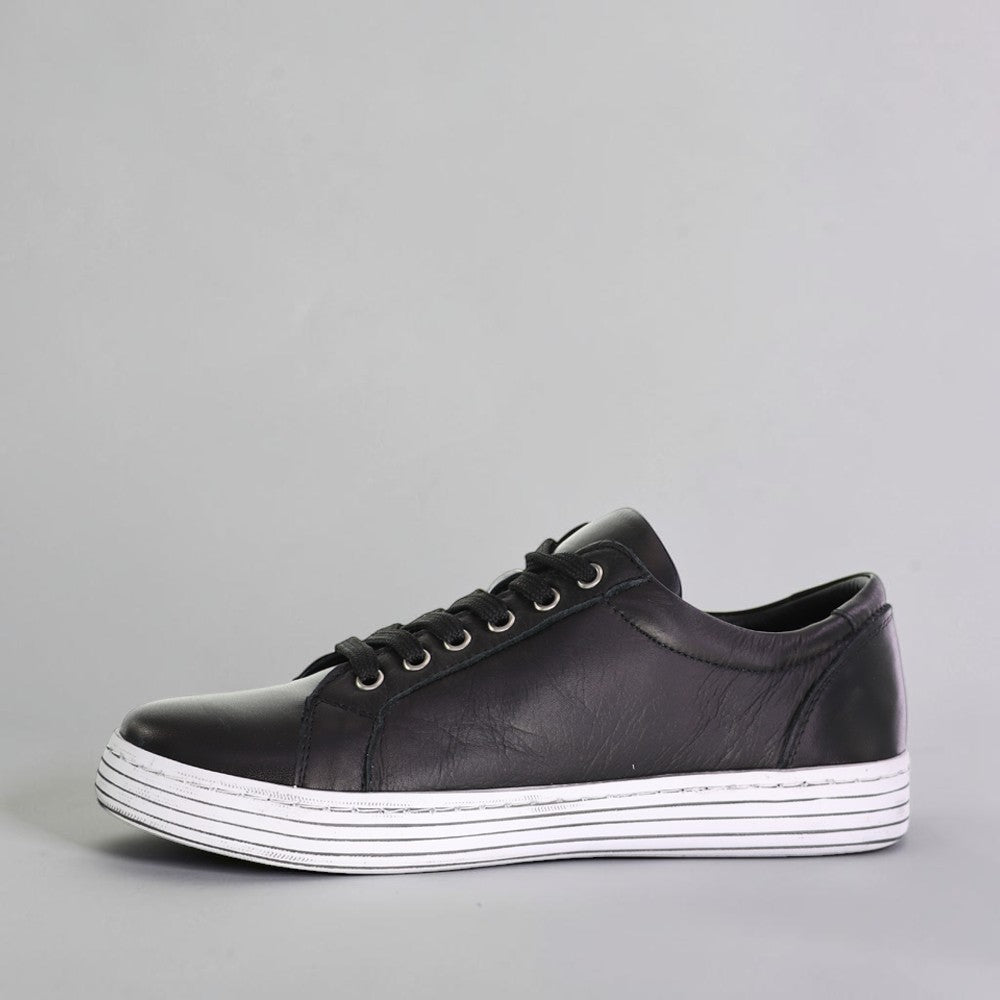 CABELLO UNITY NAVY sneakers with white soles and navy blue fabric, featuring stylish laces and a modern athletic design.