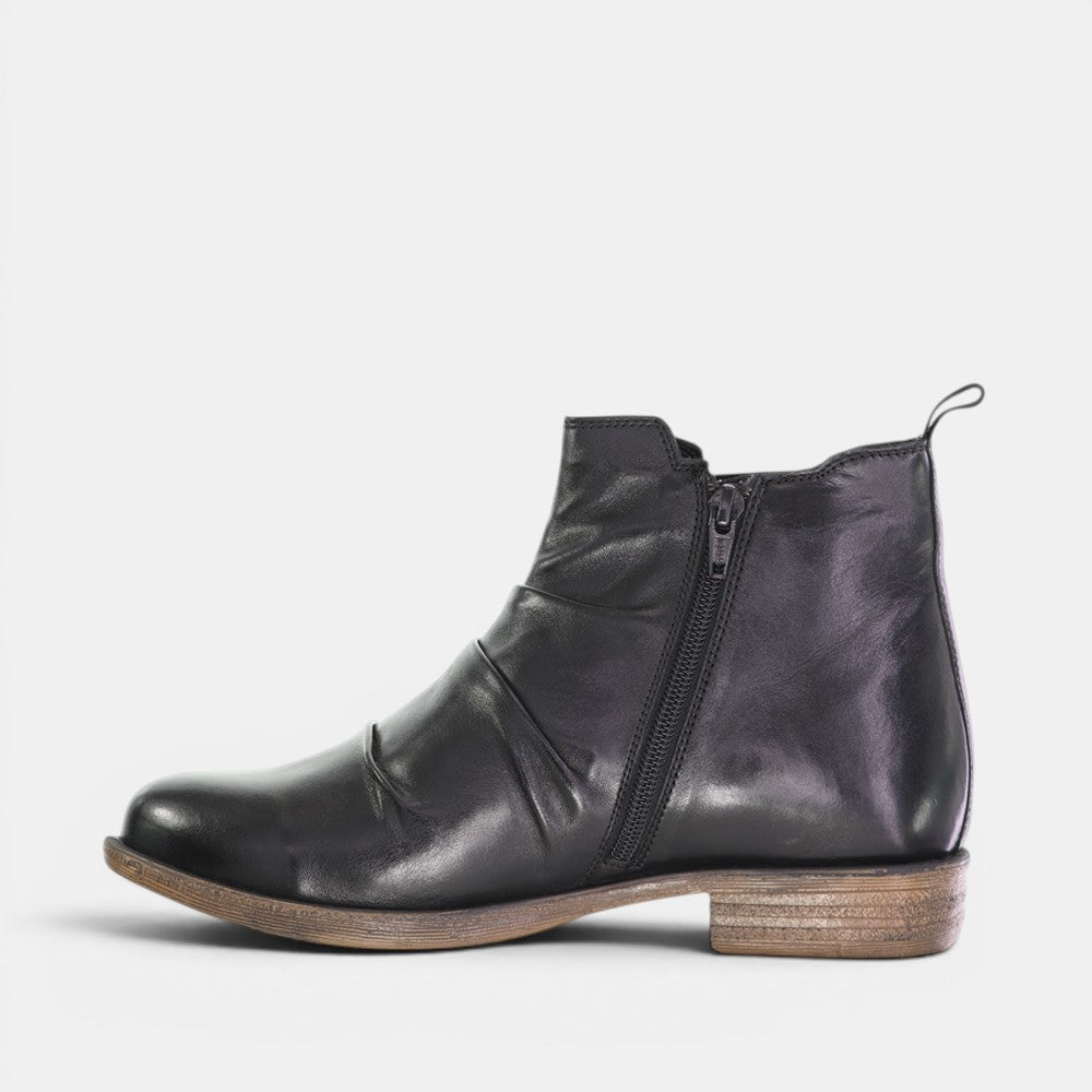 Black LE SANSA LUCY boots by Le Sansa with sleek design and ankle-high style, shown on a neutral background.
