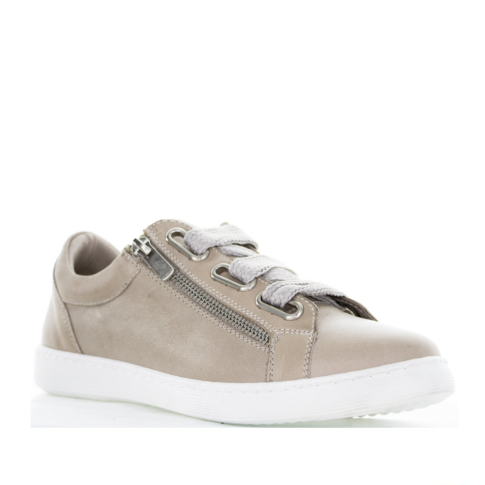 Silver grey Le Sansa Sneakers with sleek design and white soles, featuring breathable fabric and stylish laces.