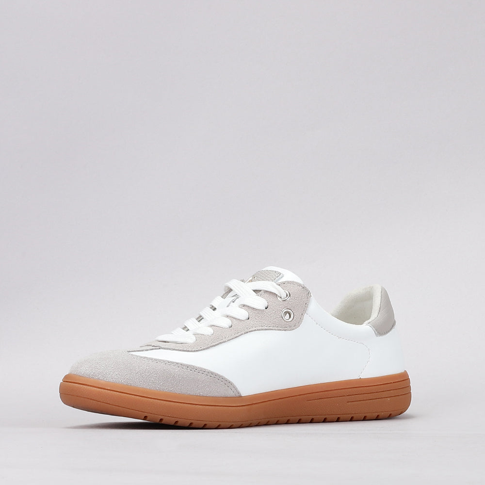Le Sansa Juno white and light grey sneakers with sleek design and comfortable fit, featuring stylish laces and modern athletic style.