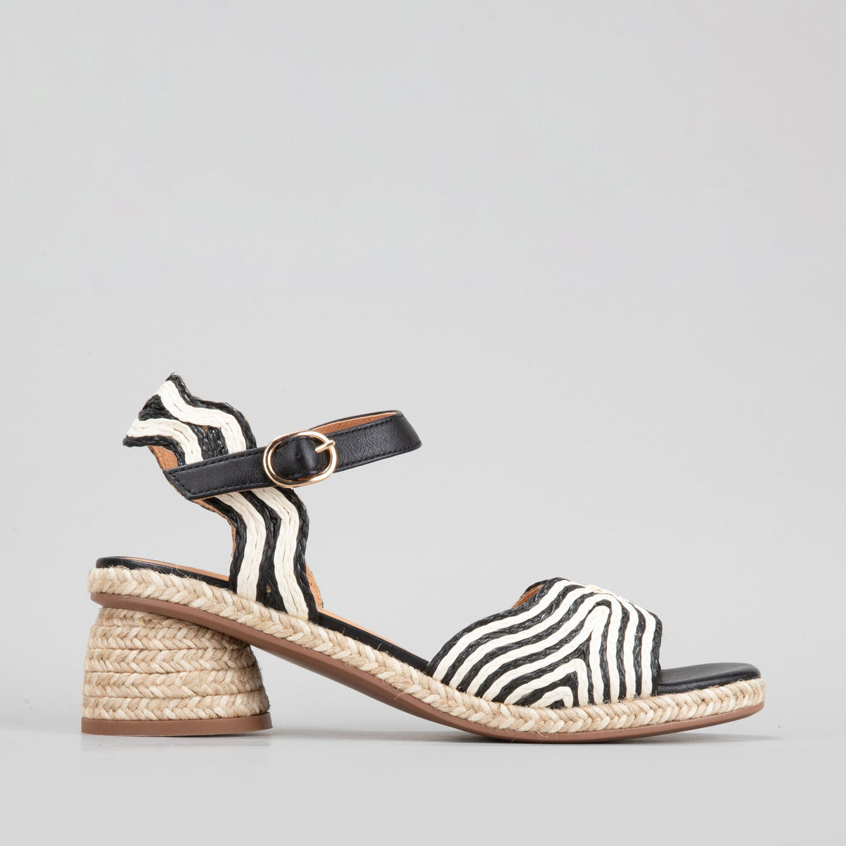 Le Sansa Alys black and white sandals with strappy design and flat soles, stylish footwear for casual wear.