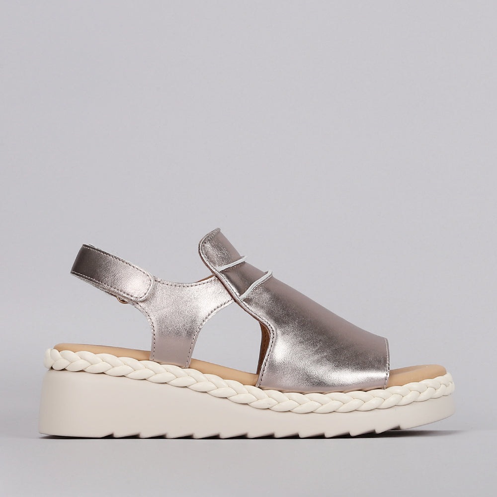 Le Sansa Sansa Emmeline Gold sandals with strappy design and gold finish, showcasing stylish open-toe footwear.