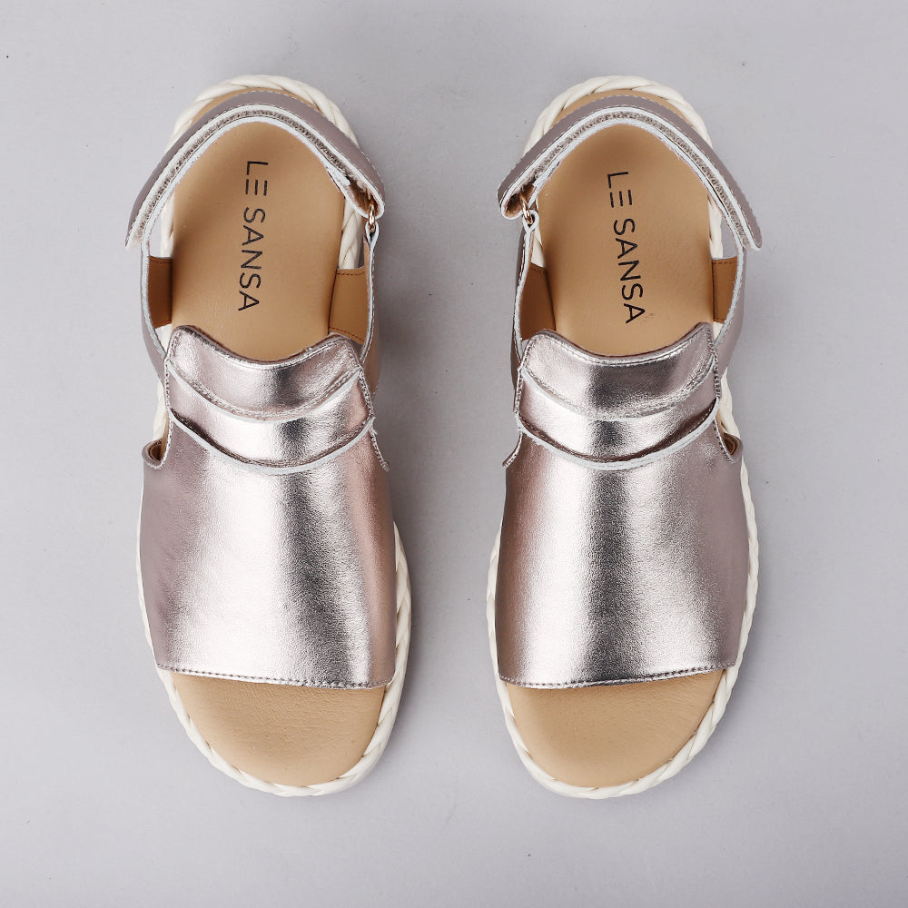 Le Sansa Sansa Emmeline Gold sandals with open toe design and ankle strap, featuring elegant gold finish and stylish embellishments.