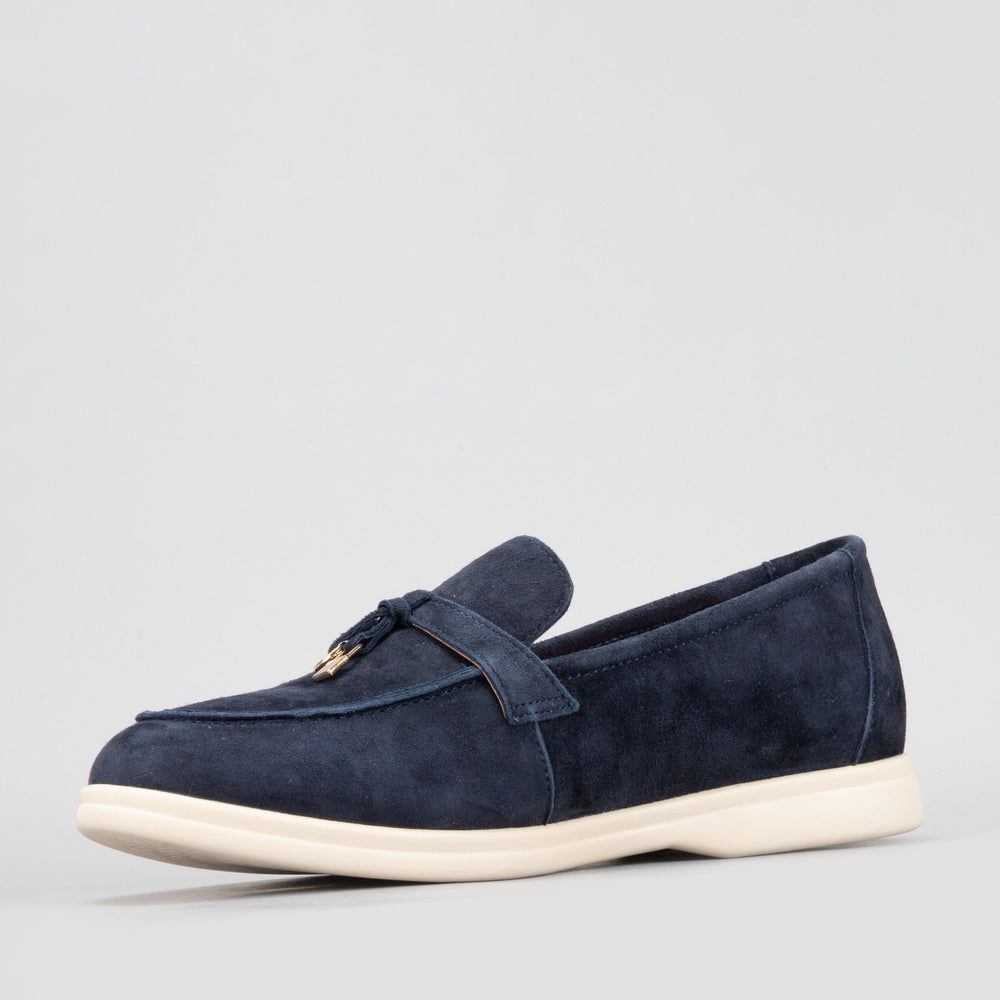 Le Sansa Capri navy suede loafers with rounded toe and slip-on design, featuring a low heel and classic style.