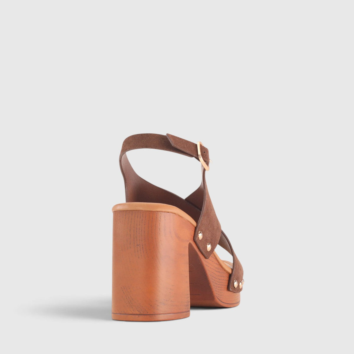 Los Cabos Anabella chestnut sandals with ankle straps and open toes, featuring a stylish brown leather design.