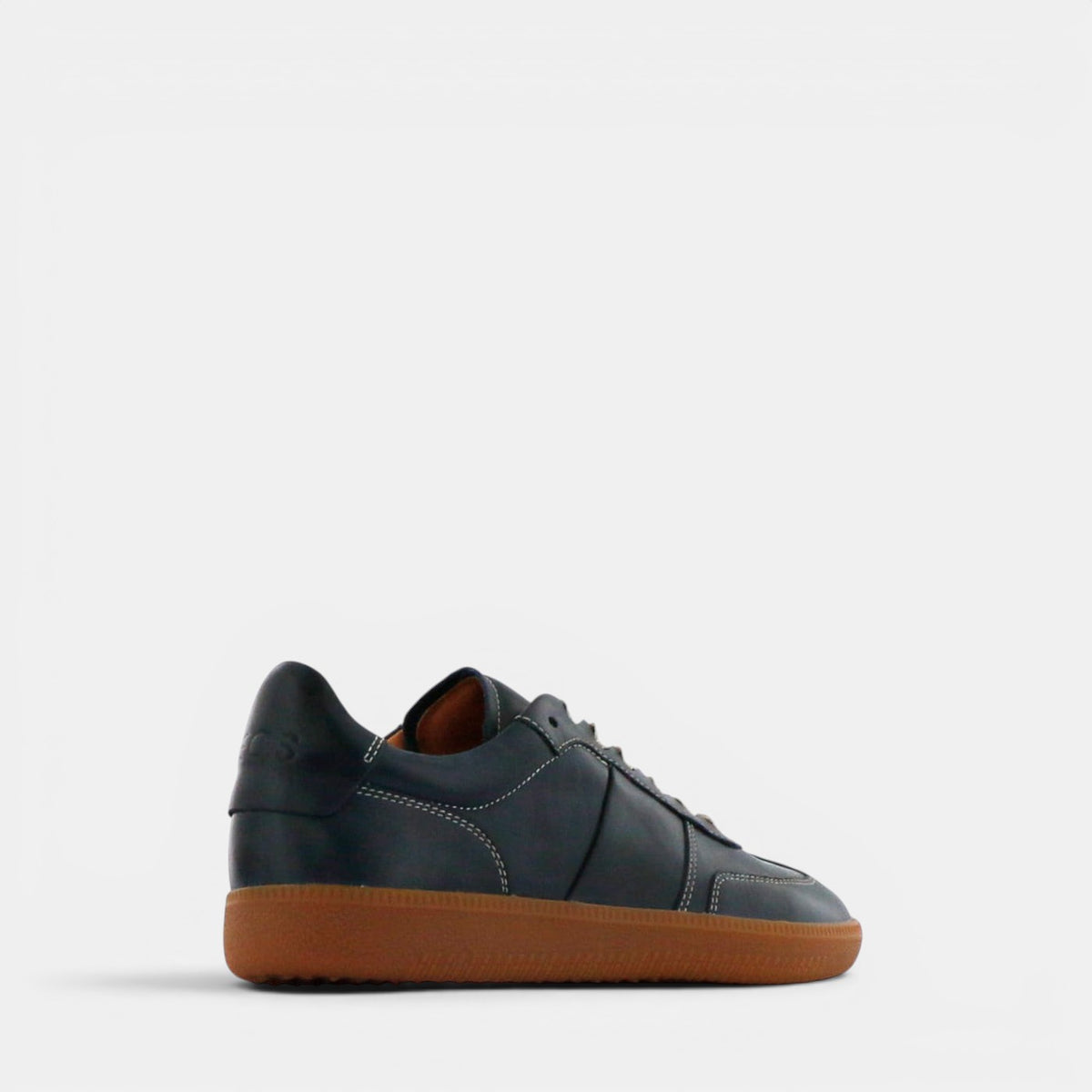 Eos Antigo Navy sneakers with navy blue and white design, featuring laces and a comfortable rubber sole.