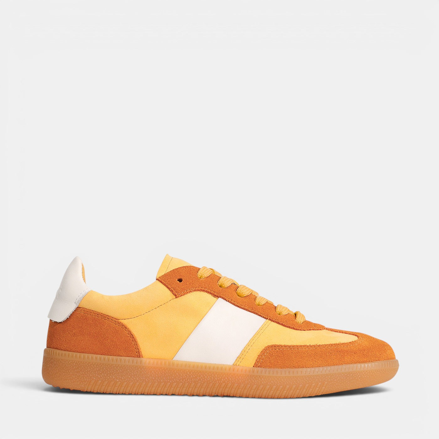 EOS Antigo Yellow sneakers with vibrant yellow design and casual style, featuring comfortable laces and sporty silhouette.