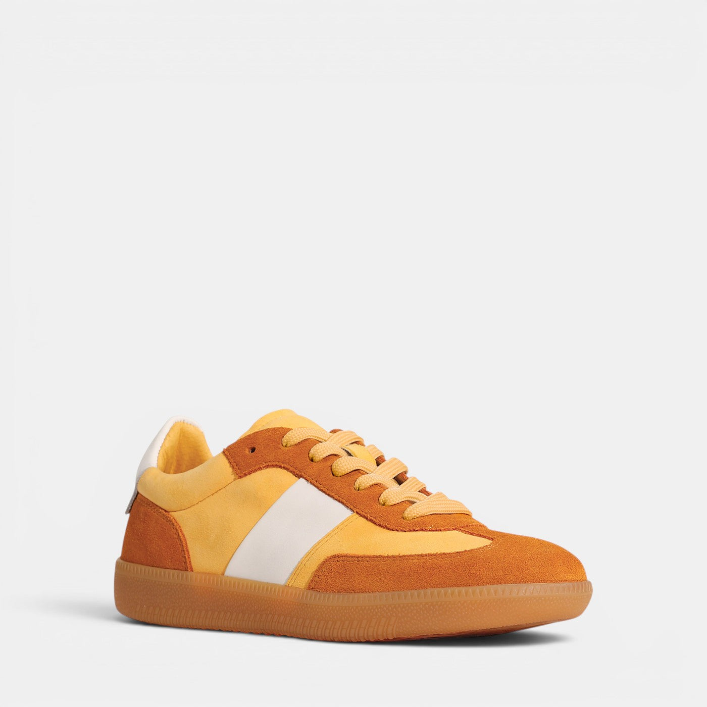 EOS Antigo Yellow sneakers with vibrant yellow design, featuring breathable fabric and stylish laces.