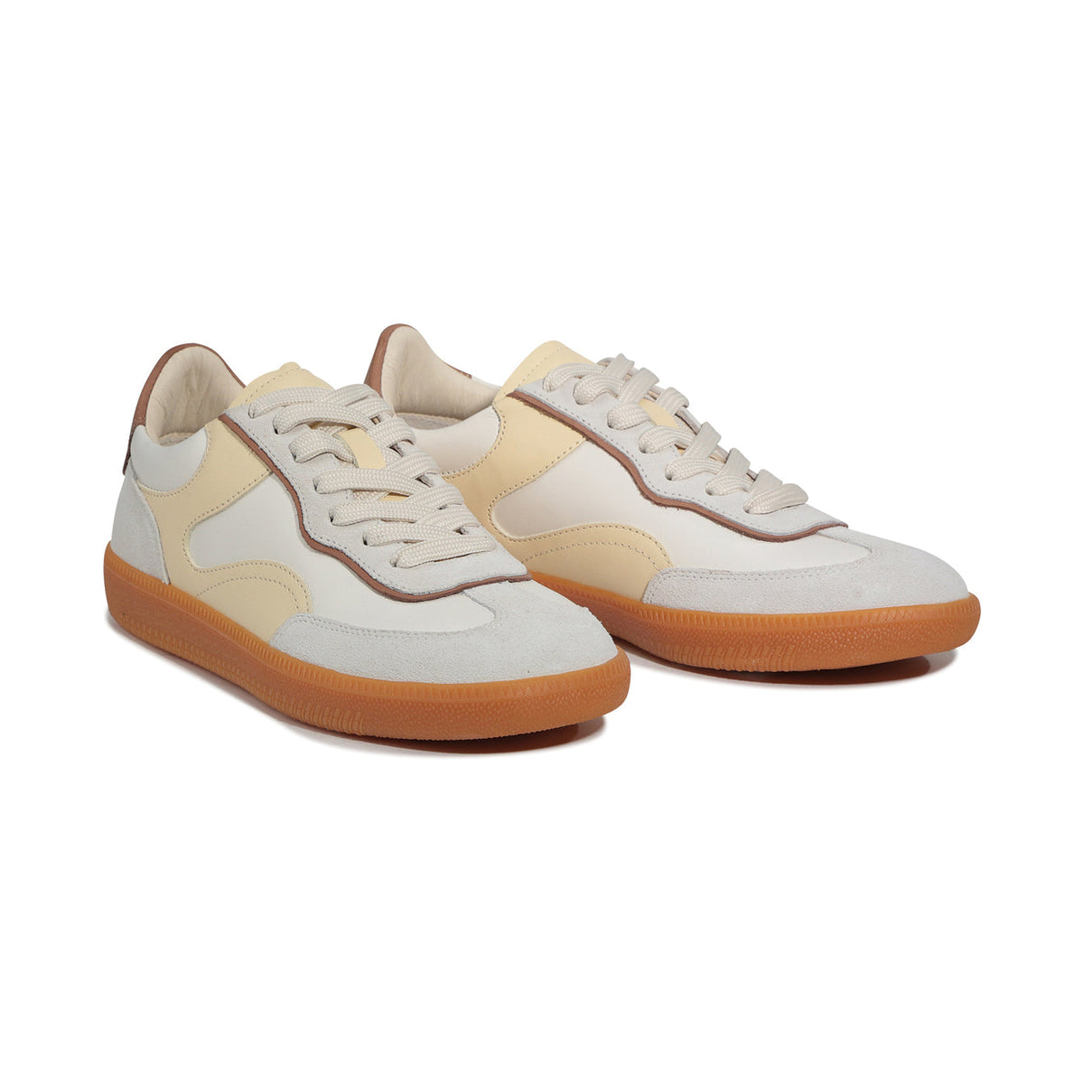 Eos Antigona beige sneakers with sleek design and lace-up closure, displayed on a white background.