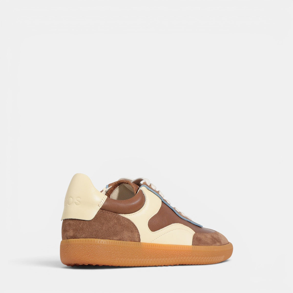 Eos Antigona Pecan sneakers with tan and brown tones, casual style, featuring textured fabric and lace-up design.