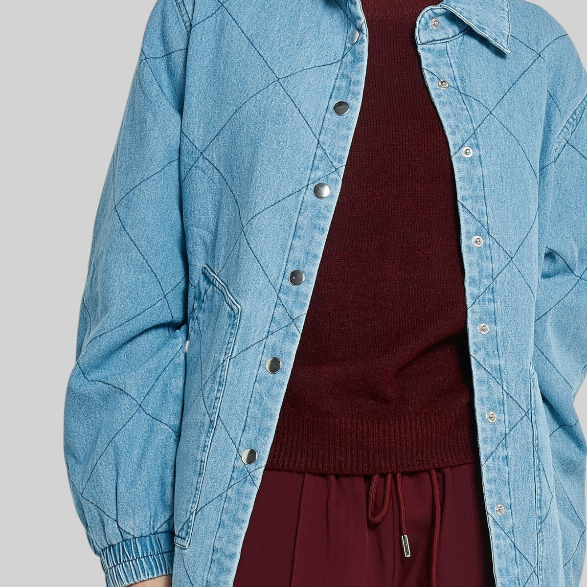 Betty Basics Quest quilted jacket in blue wash, stylish blazer with quilted texture and fitted design, front view.