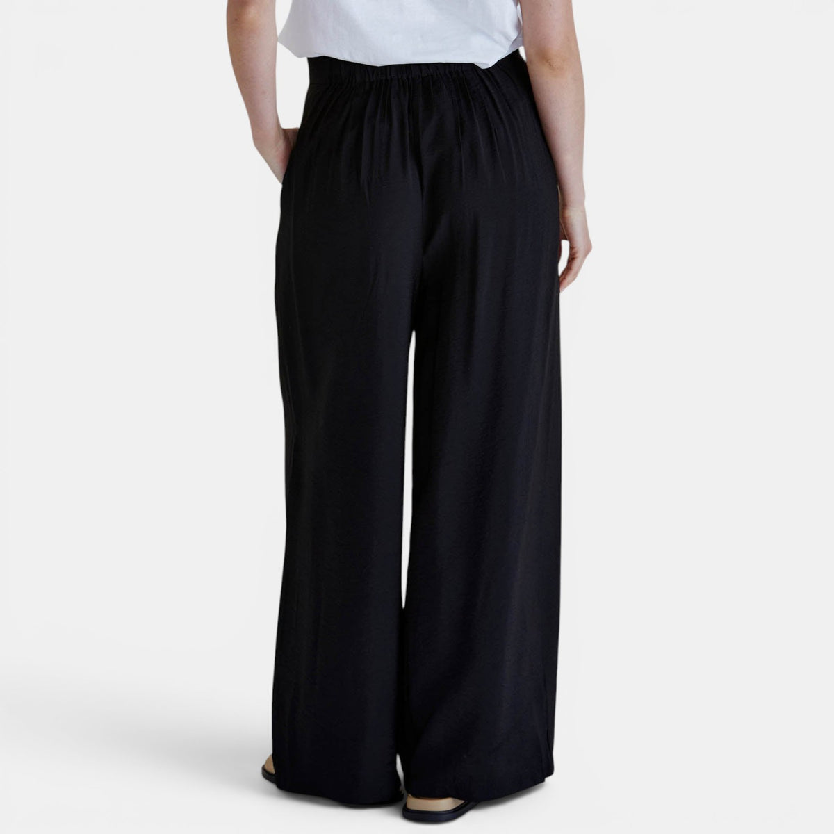 Black Betty Basics Zanter pants and trousers with a relaxed fit, front pockets, and belt loops.