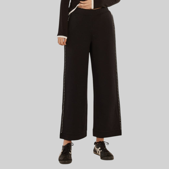 Black and white Betty Basics Bien Ponte jogger pants with a comfortable fit and stylish design.