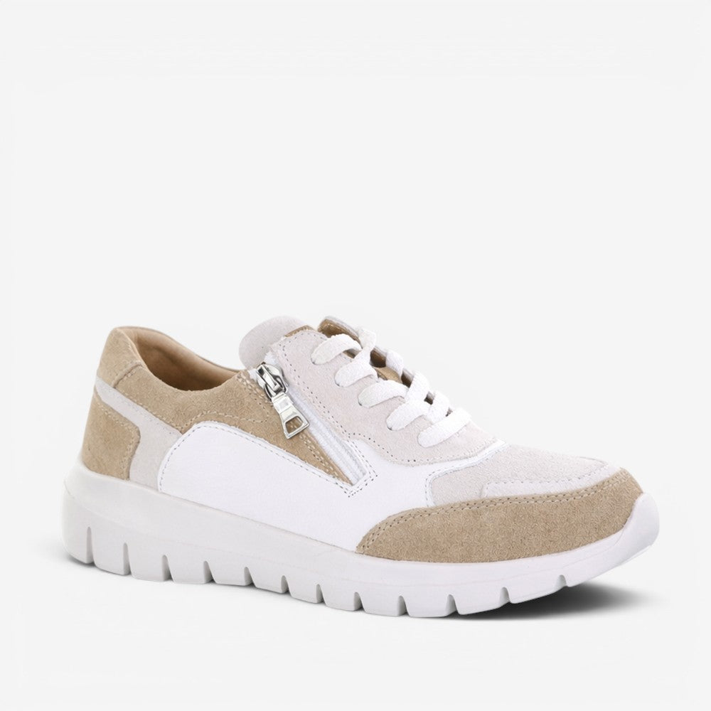 White blush LE SANSA Ryder sneakers featuring sleek design and comfortable fit, perfect for casual and sporty looks.