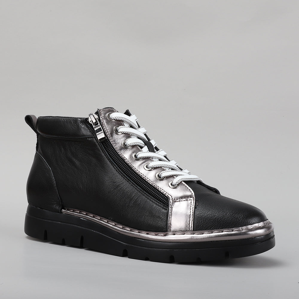 Le Sansa Bobby black pewter boots with sleek design, featuring a smooth finish and stylish silhouette.