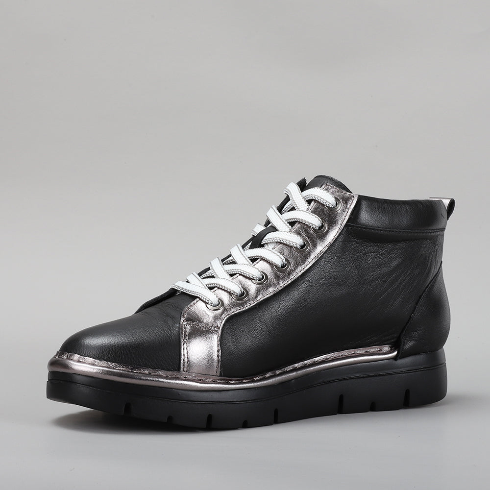 Le Sansa Bobby black pewter boots with sleek leather design and low heel, stylish footwear for versatile fashion.