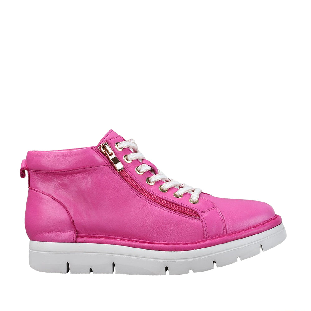 LE SANSA Bobby hot pink boots with chunky soles and sleek design, perfect for stylish casual wear.
