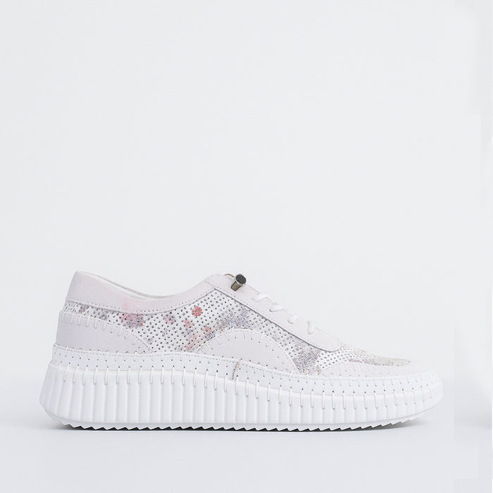 CABELLO BOOST WHITE sneakers with white and light gray design, featuring comfortable athletic style for casual wear.