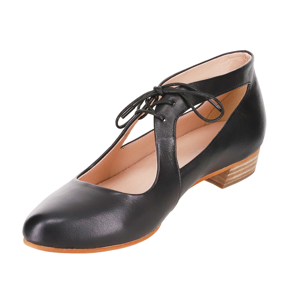 Black Le Sansa Sansa Boss sandals featuring a sleek design and comfortable straps, perfect for casual wear.