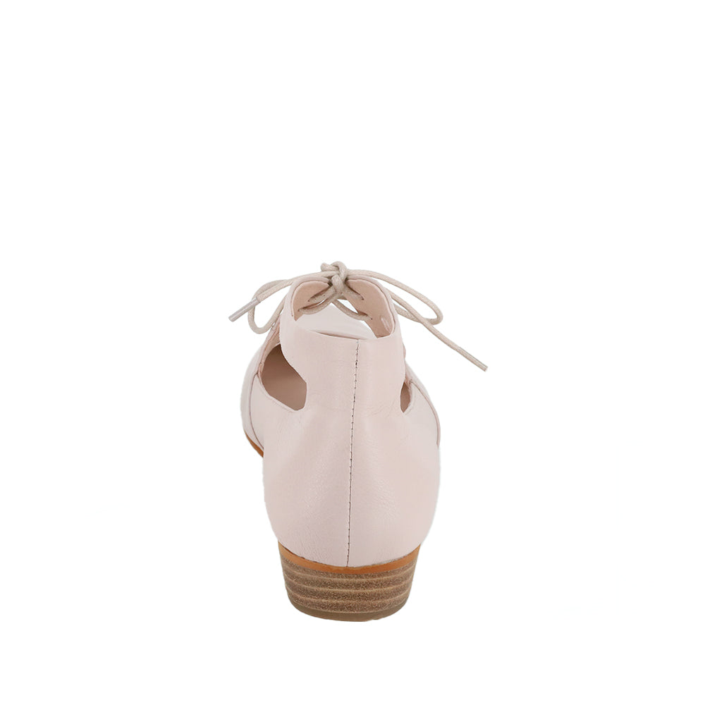 Le Sansa Boss Blush sandals featuring a stylish blush pink design with comfortable straps and a casual, chic look.