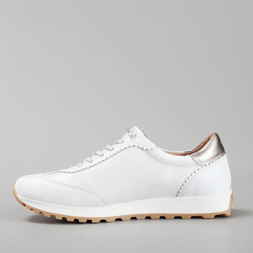 CC RESORTS BOSTONY02 white and champagne sneakers with sleek design and stylish details, shown on a clean background.