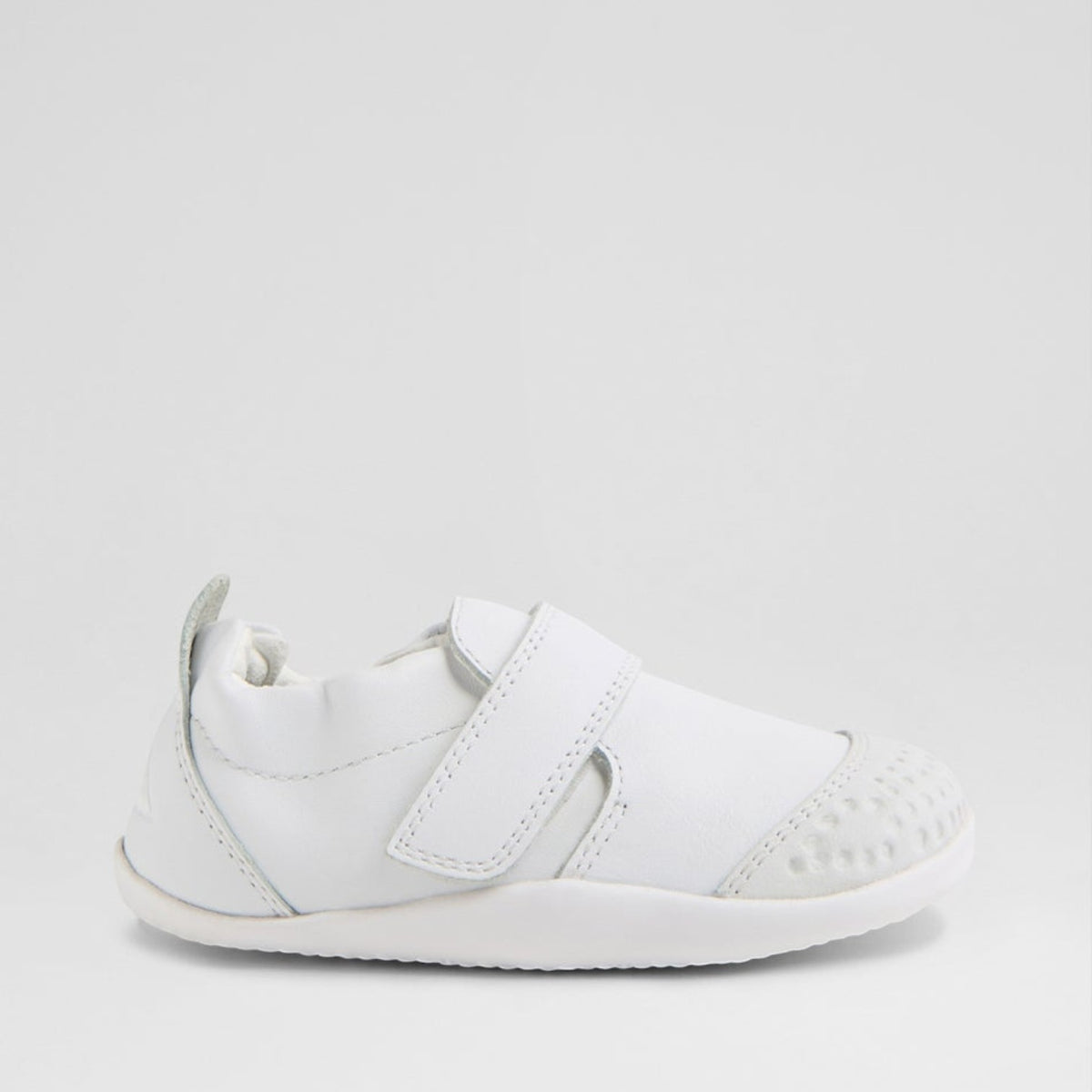 Baby sneakers from Bobux XP GO in white, featuring soft fabric and comfortable sole, ideal for early walkers.