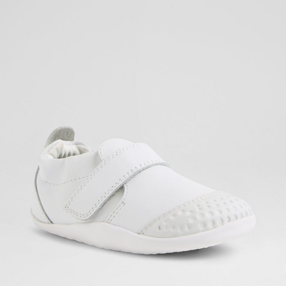 Baby sneakers by Bobux, model BOBUX XP GO WHITE, featuring white toddler shoes with comfortable straps and durable soles.