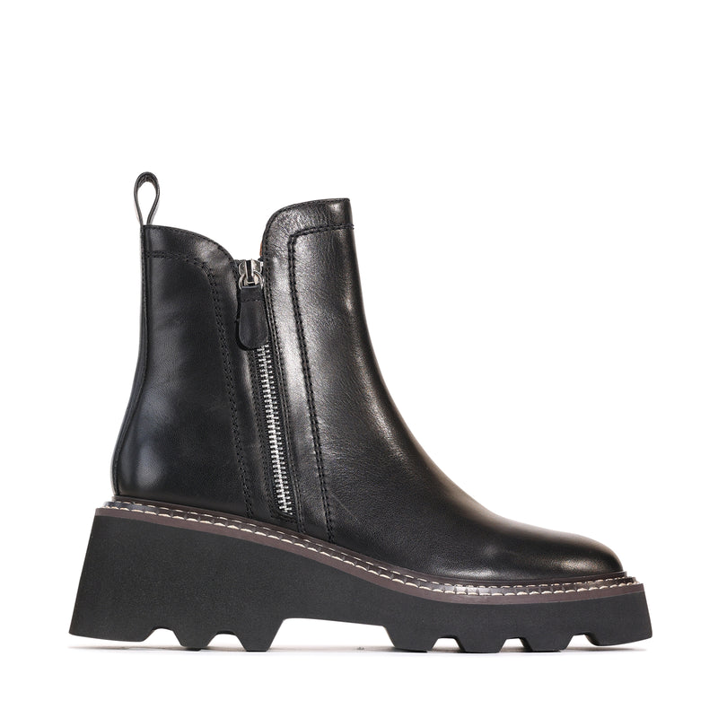 Eos Bae Black boots with sleek design, featuring a rounded toe and low heel, made of smooth black leather.