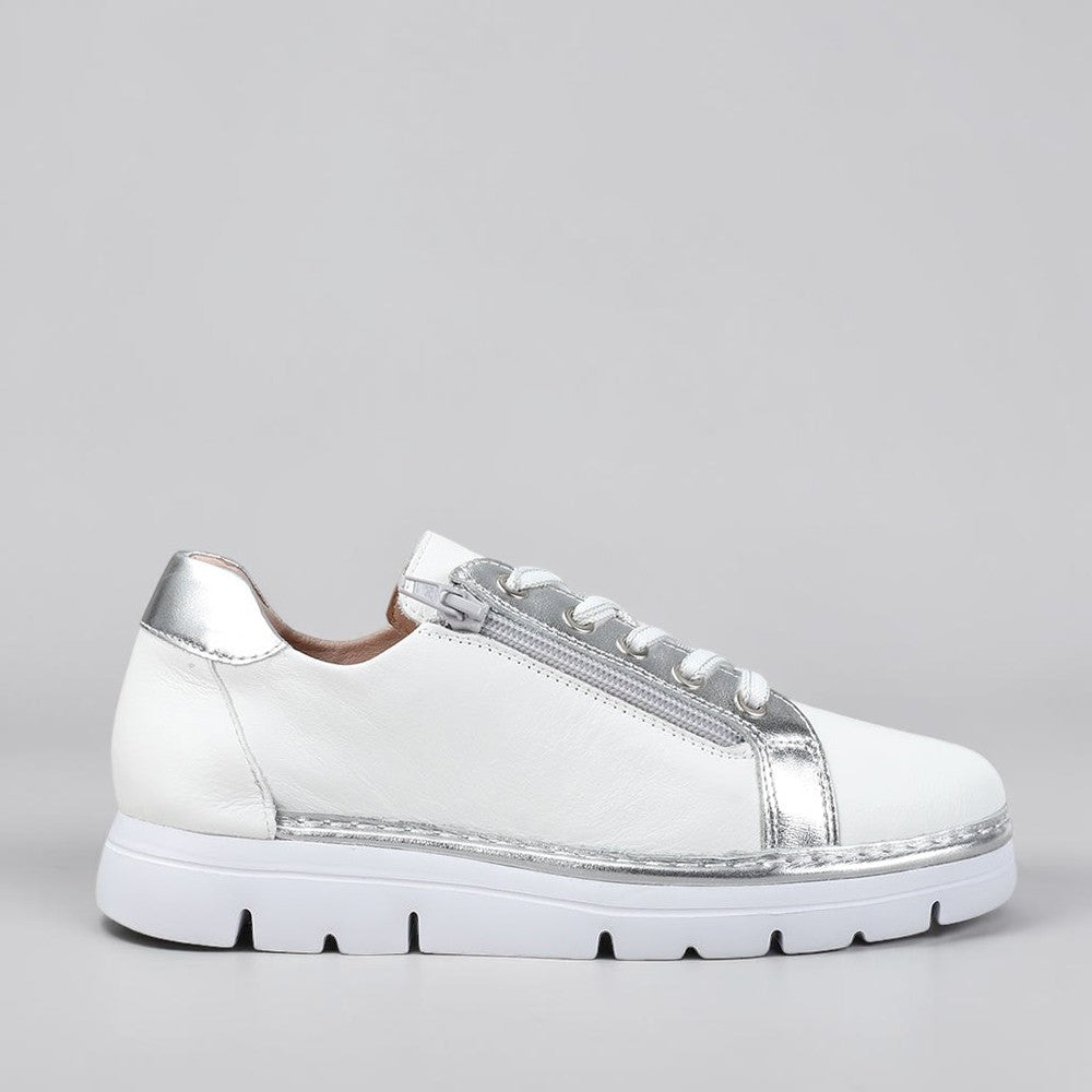 LE SANSA Beagle white and silver sneakers with stylish design, featuring white and silver accents on a clean background