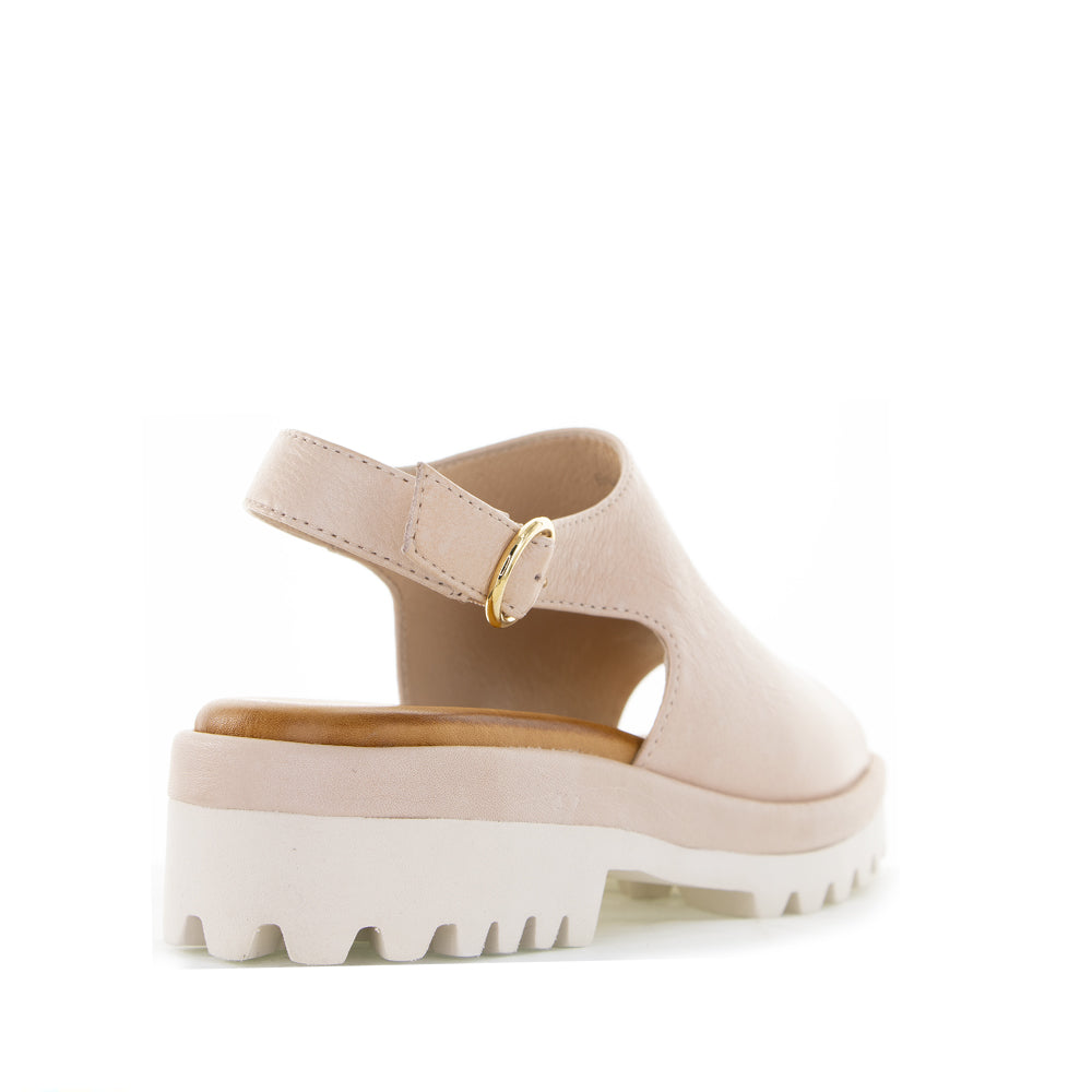 Le Sansa Briar Blush sandals with blush pink straps and flat sole, stylish and comfortable for casual wear.