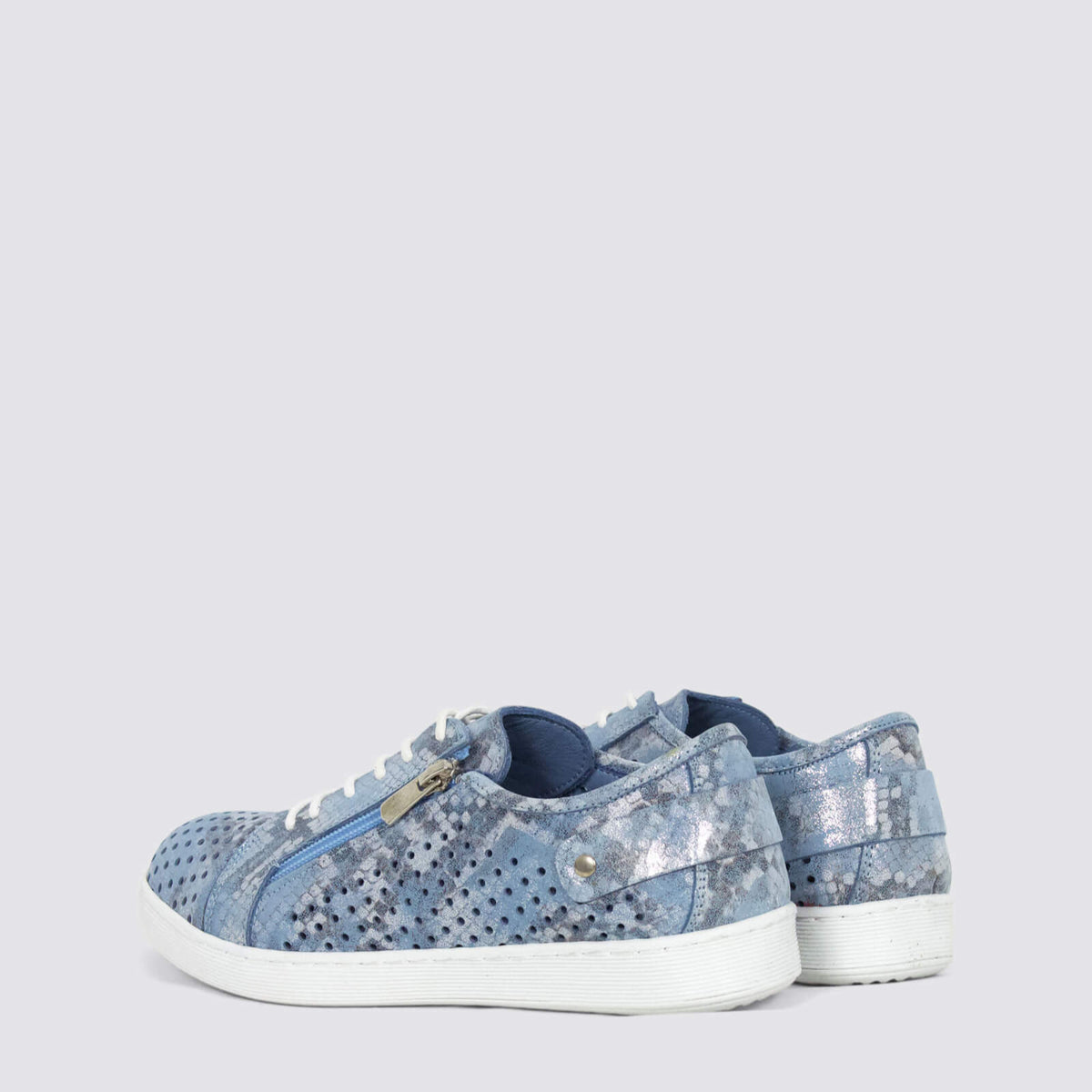 Cabello CABELLO EG17 denim sneakers with blue denim fabric, white rubber sole, and stylish design.