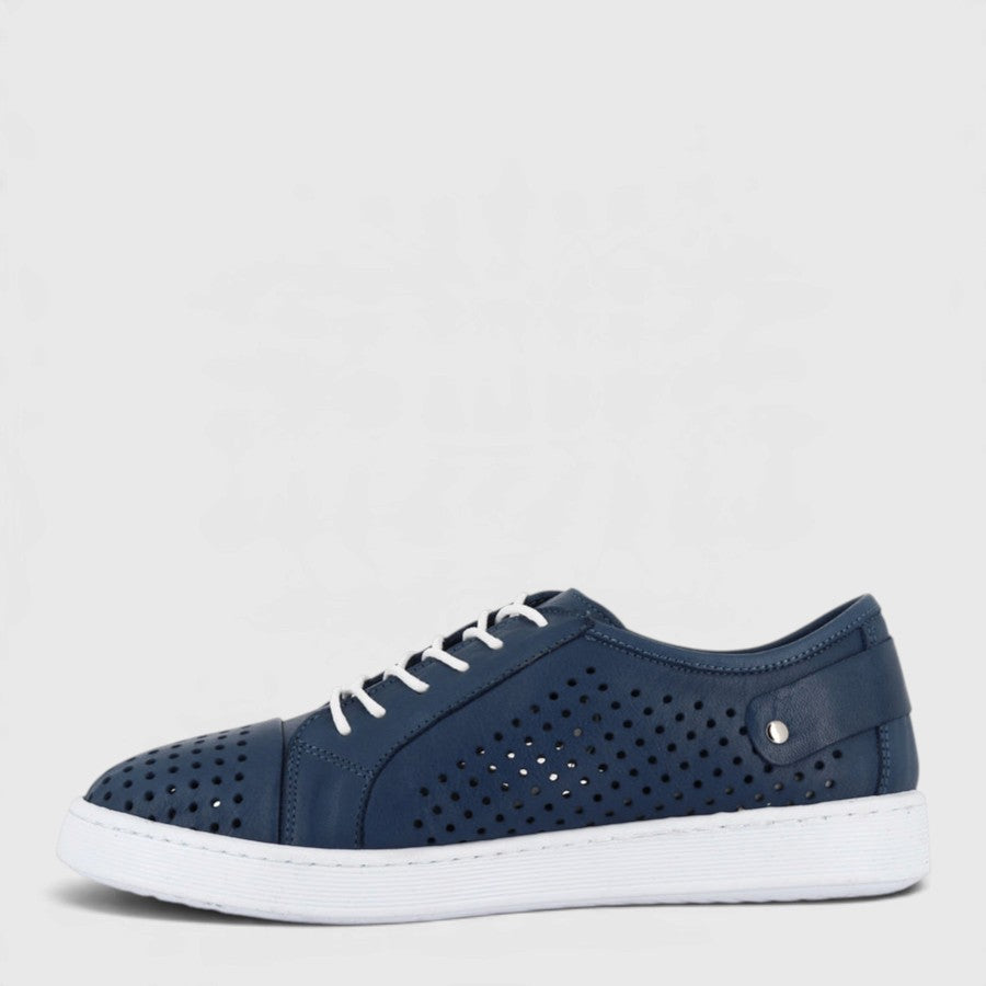 Black leather CABELLO EG17 jeans sneakers with sleek design and white rubber sole, stylish footwear by Cabello.