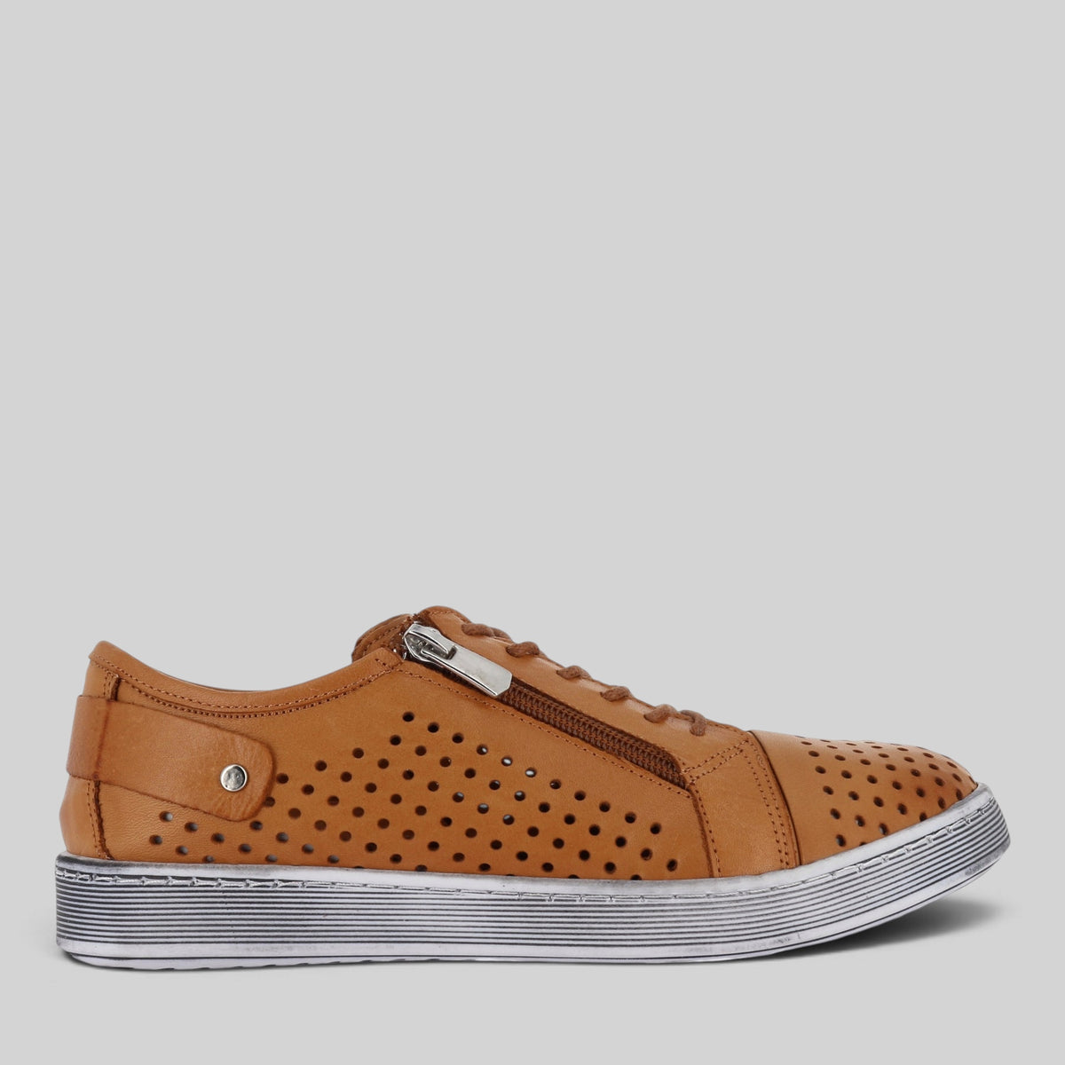 Tan leather Cabello EG17 sneakers with stylish design and comfortable fit, perfect for casual wear.