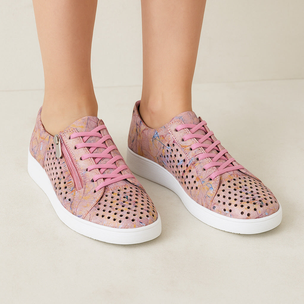 Pink Cabello EG17 sneakers with lightening design, featuring stylish laces and a sporty sole for casual wear.