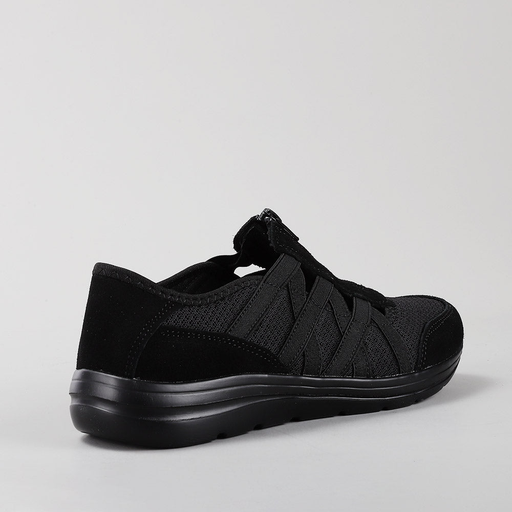 Casual black shoes from CC Resorts Callum collection, featuring a sleek design and comfortable fit.