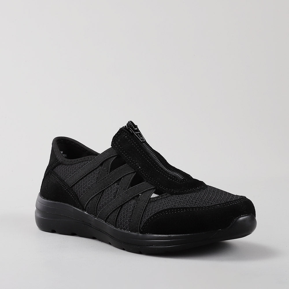 Casual black shoes from CC Resorts Callum collection, featuring a sleek design suitable for everyday wear.
