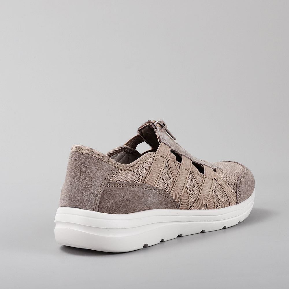 CC Resorts Callum taupe casual shoes shown in a natural outdoor setting, highlighting their stylish design and neutral color.