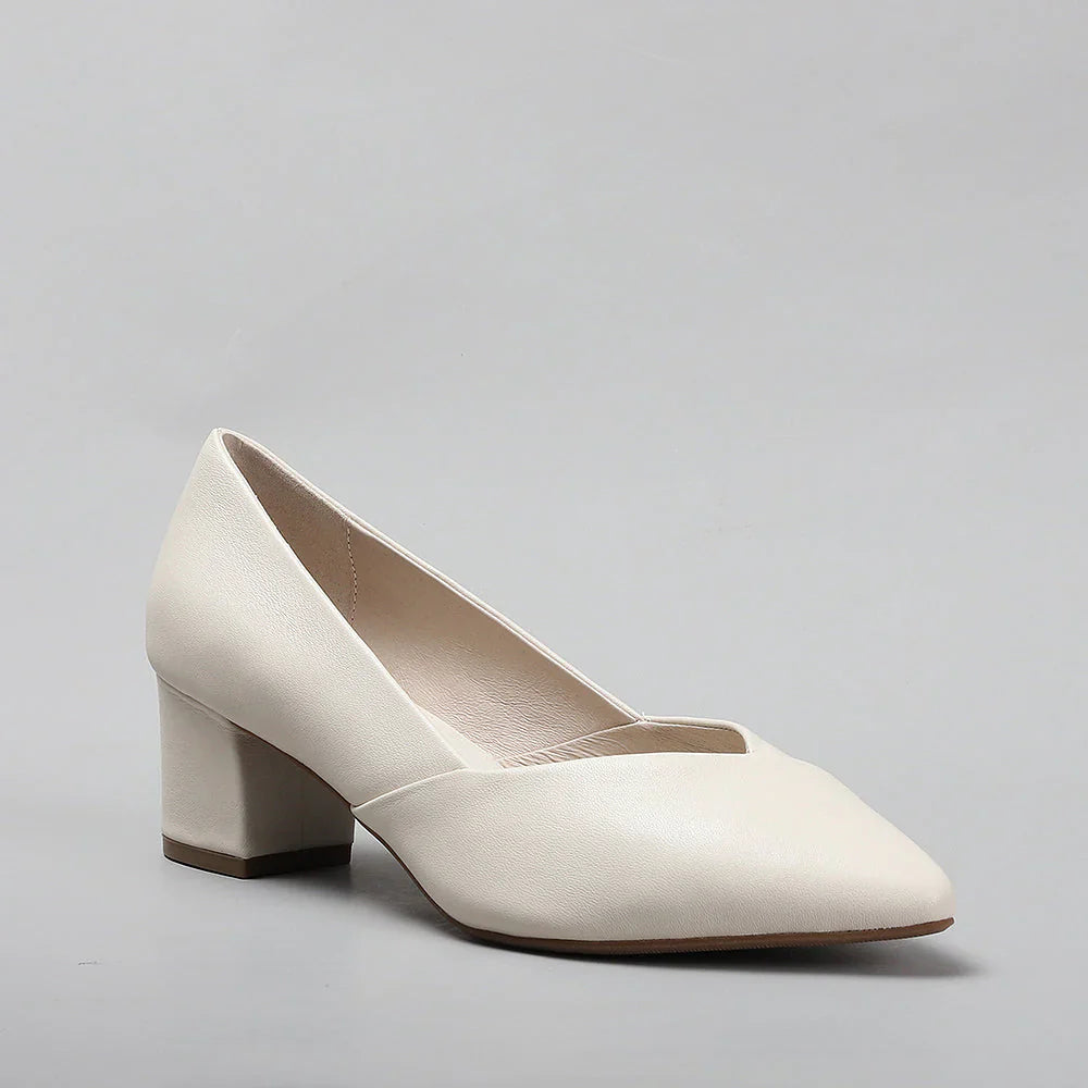 Le Sansa Carly nude heels with sleek design and pointed toe, featuring a stiletto heel and nude leather finish.