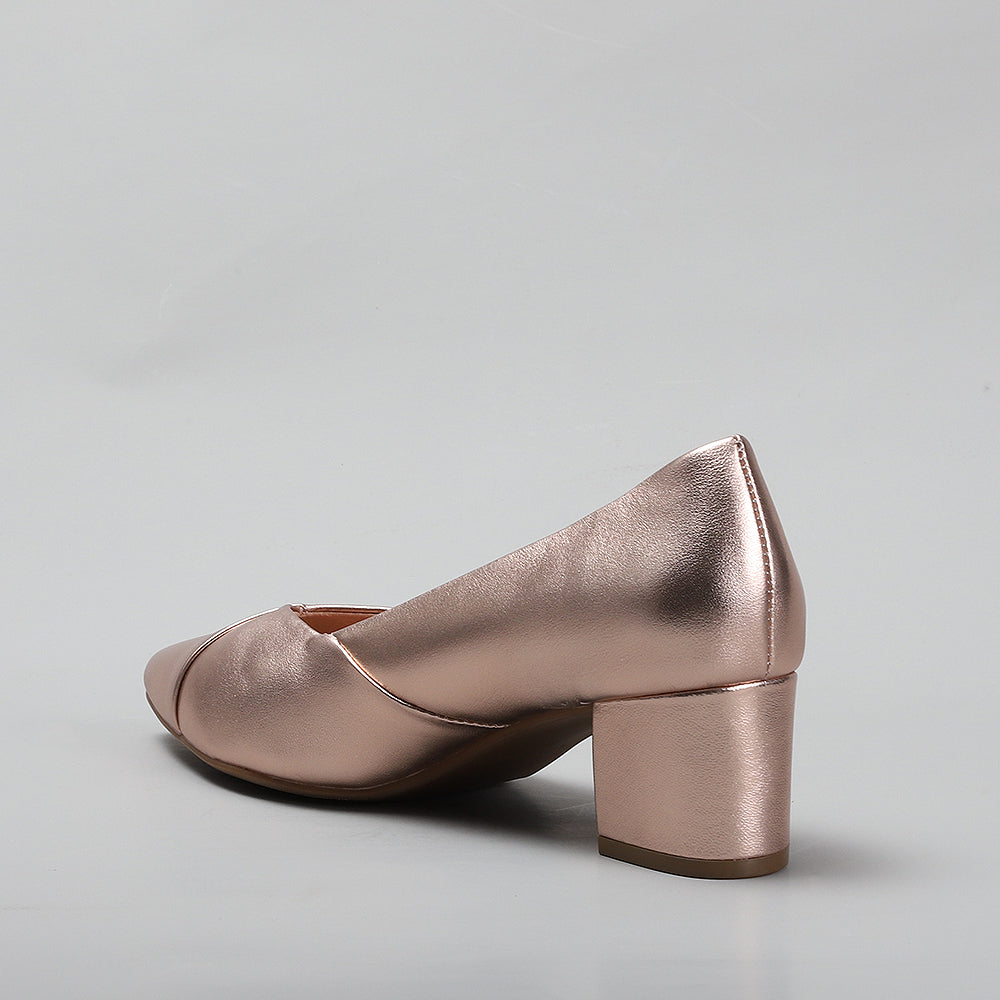Le Sansa Carly Rose Gold heels with pointed toes and stiletto heels, featuring a sleek, metallic rose gold finish.