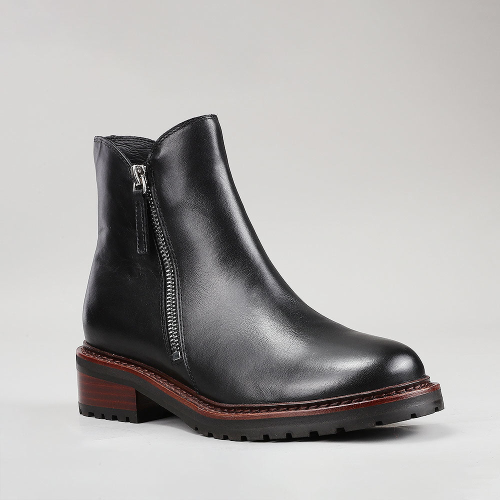 Le Sansa Cayla black boots with sleek design and ankle height, featuring smooth leather finish and modern style.